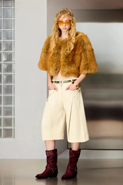 Look 16